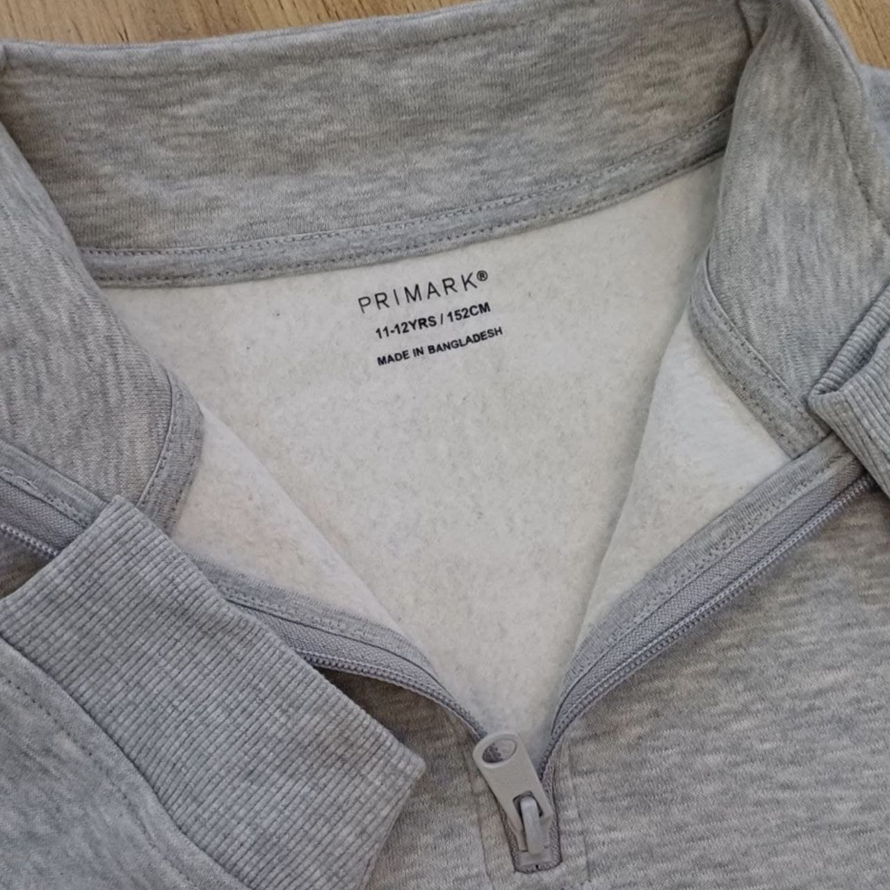 نیم زیپ طوسی بچگانه برند primark — تصویر ۴