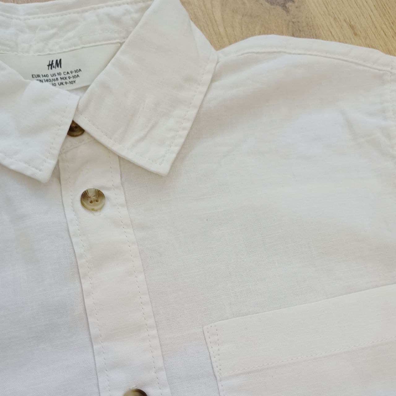 پیراهن سفید پسرانه لینن نخ برند H&M — تصویر ۴