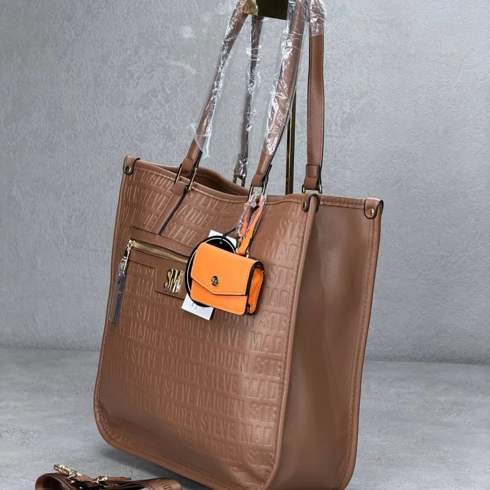 کیف دستی اورجینال روزمره برند استیو مادن (STEVE MADDEN) | طرح برجسته رنگ قهوه‌ای — تصویر ۲