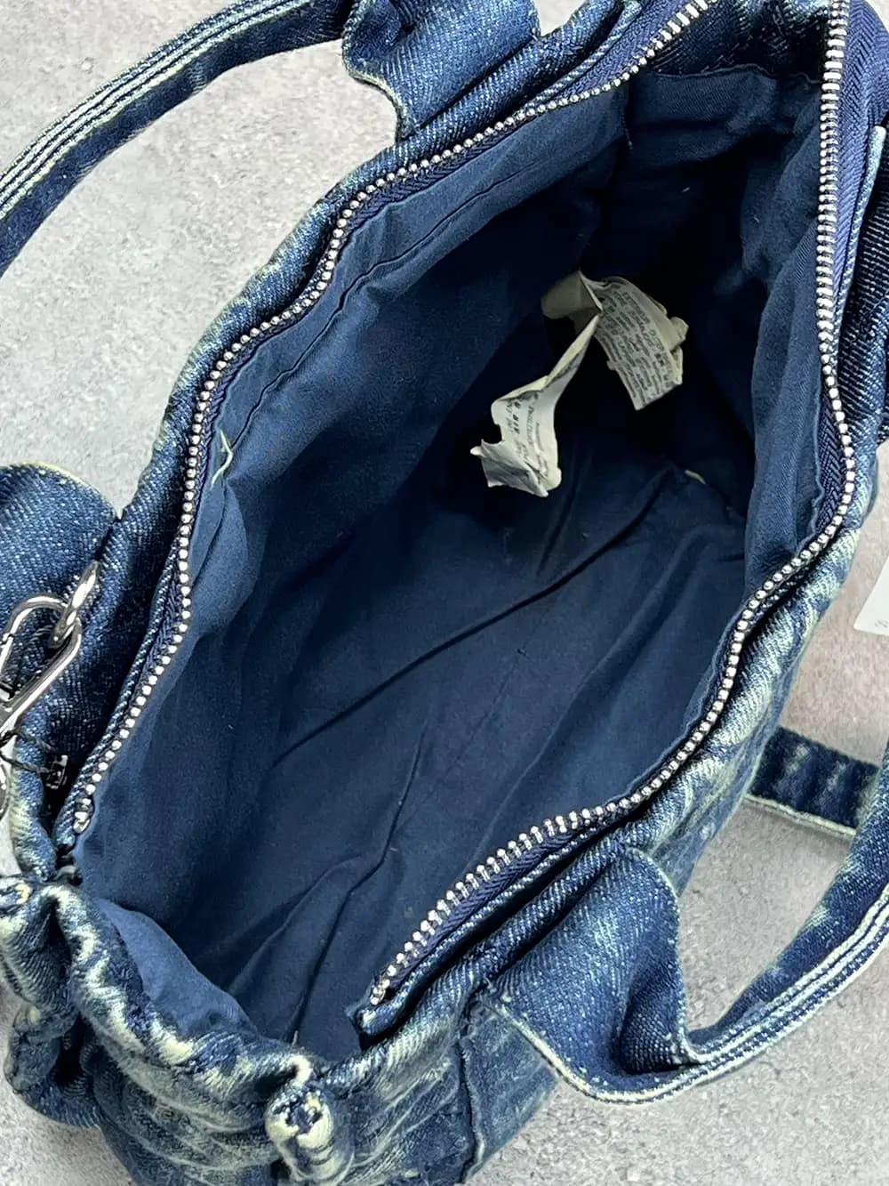 کیف دستی و دوشی اورجینال برند استرادیواریوس (Stradivarius) اسپانیا | کیف جین آبی ترندی — تصویر ۷
