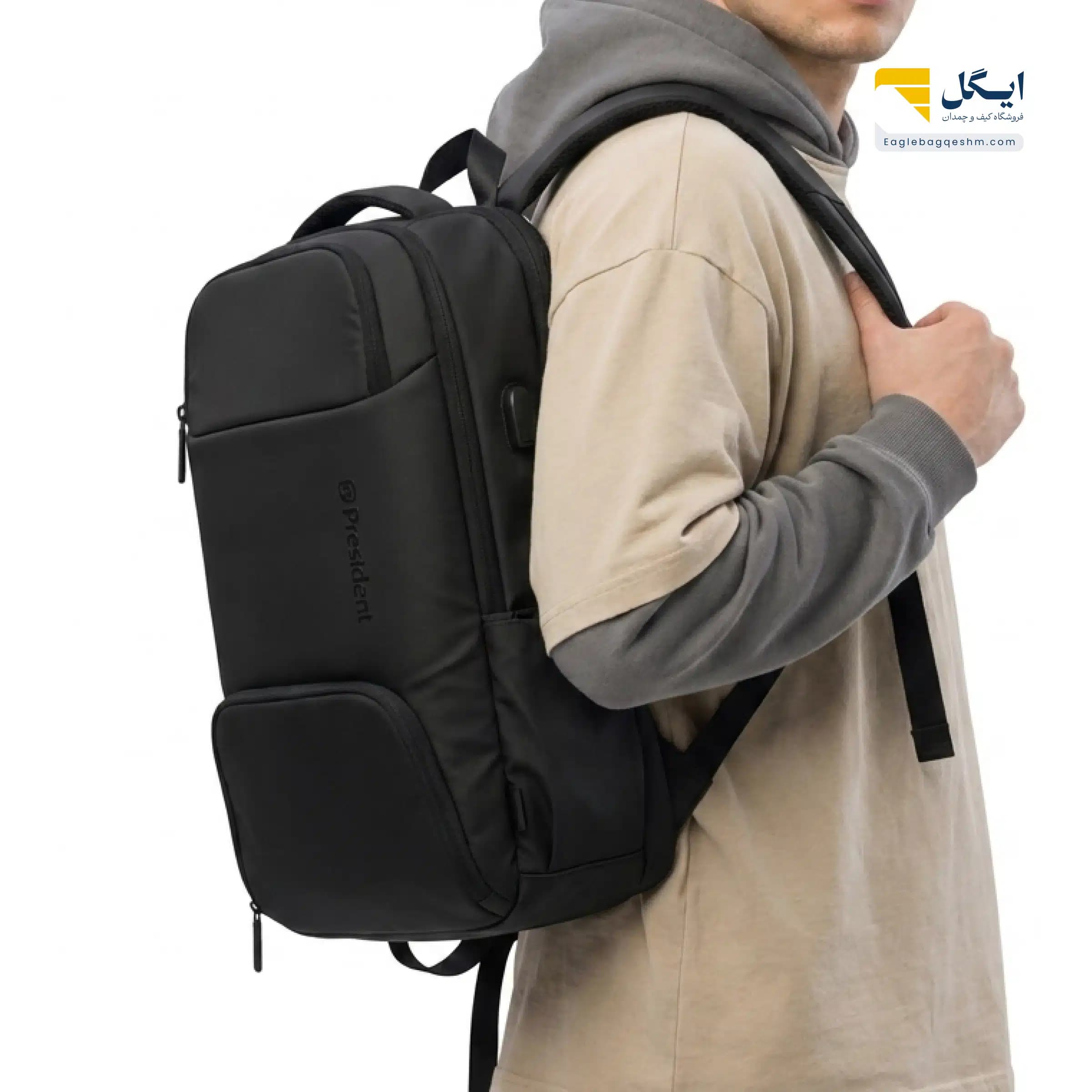 کوله‌پشتی پرزیدنت کد 2525 با طراحی لاکچری، بدنه ضدآب و محفظه مجزای لپ‌تاپ و تبلت — تصویر ۷