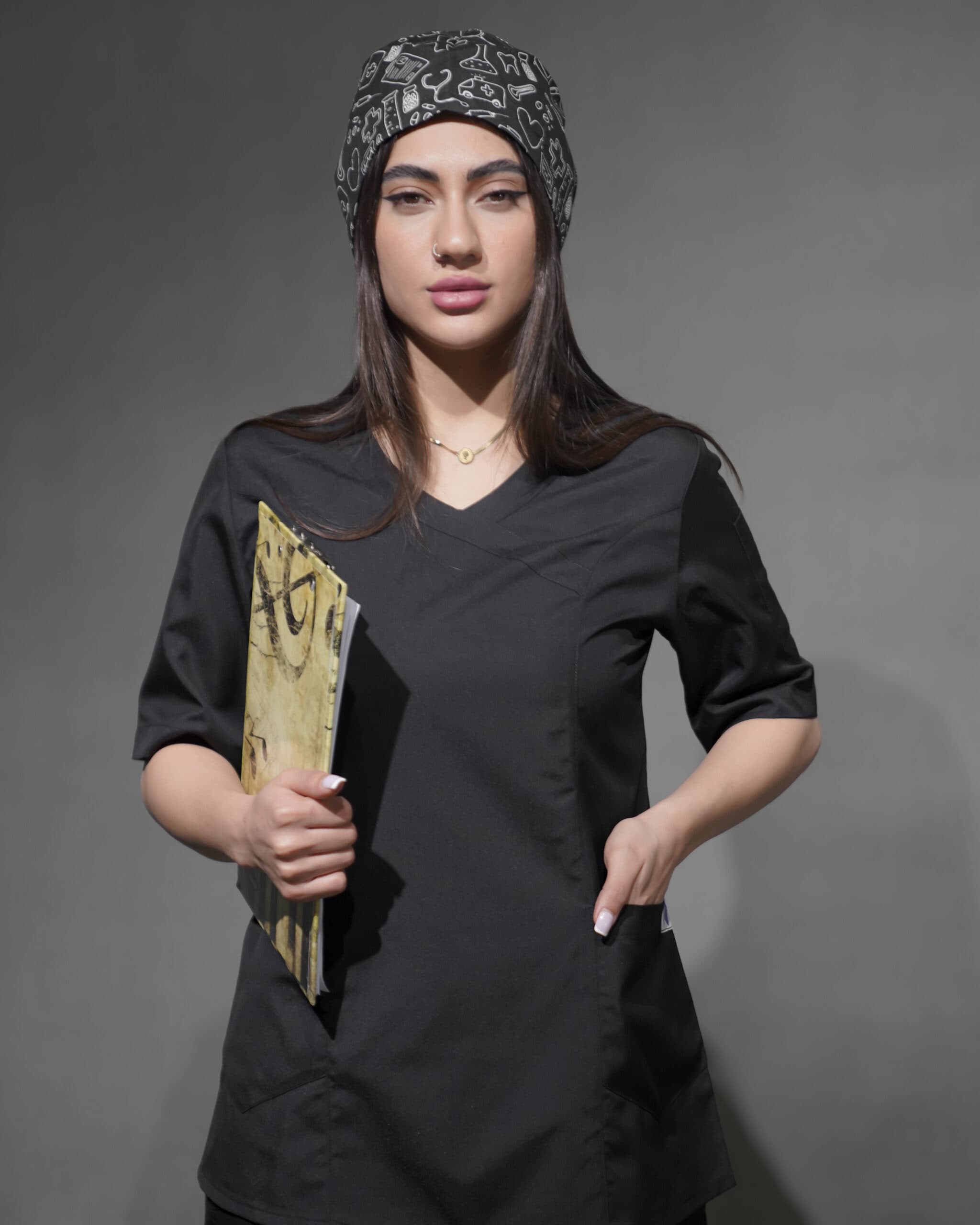 اسکراب تک پزشکی مارال بدون شلوار — تصویر ۷