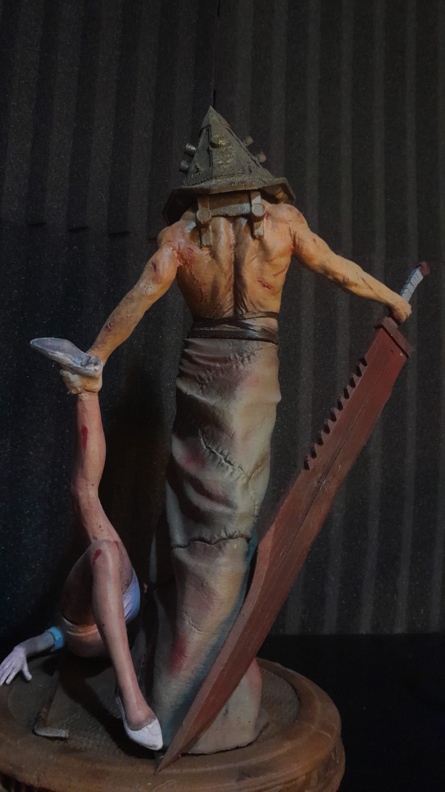پیرامید هد از سایلنت هیل | pyramid head silent hill — تصویر ۱۰