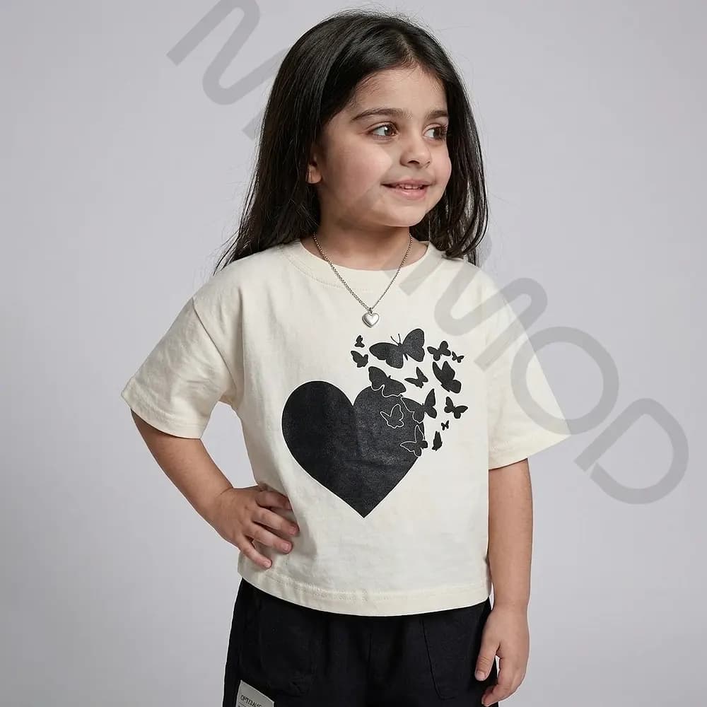 ست کراپ شلوارک دخترانه مدل قلب پروانه ای کرم مشکی سایز 5,50,55,60 — تصویر ۵