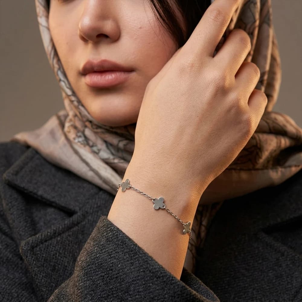 دستبند نقره 925 زنانه طرح ونکلیف 3 تایی تو پر — تصویر ۸