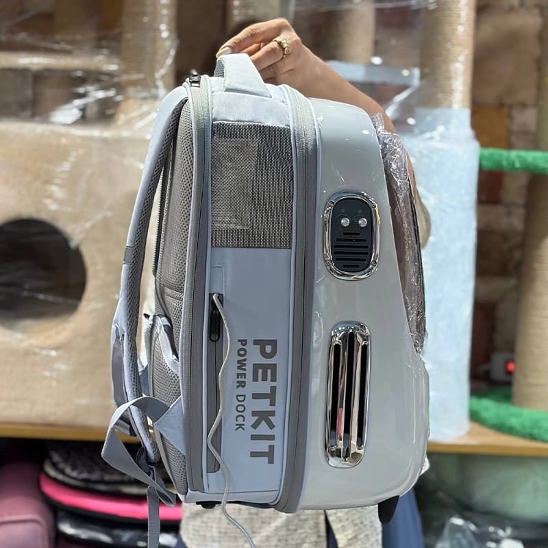 کوله پشتی هوشمند حمل سگ و گربه پت کیت مدل PETKIT Breezy با فن و چراغ UV — تصویر ۴