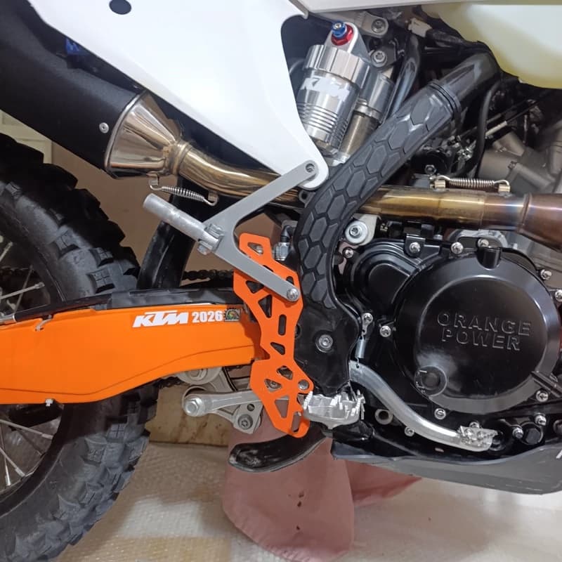 محافظ پمپ زیر پا تریل فلات طرح هاسکی برمودا طرح KTM — تصویر ۴