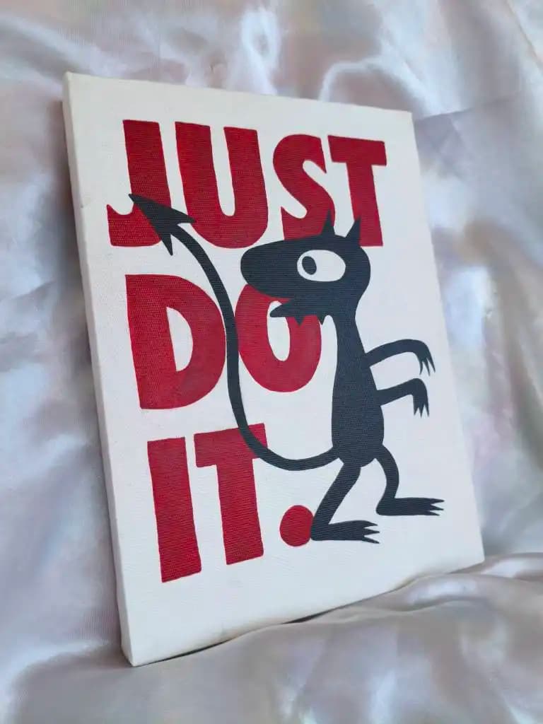 تابلو بوم لوسی طلسم‌شدگان طرح Just Do It — تصویر ۳