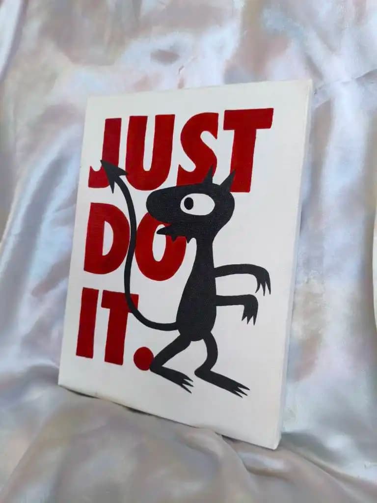 تابلو بوم لوسی طلسم‌شدگان طرح Just Do It — تصویر ۲