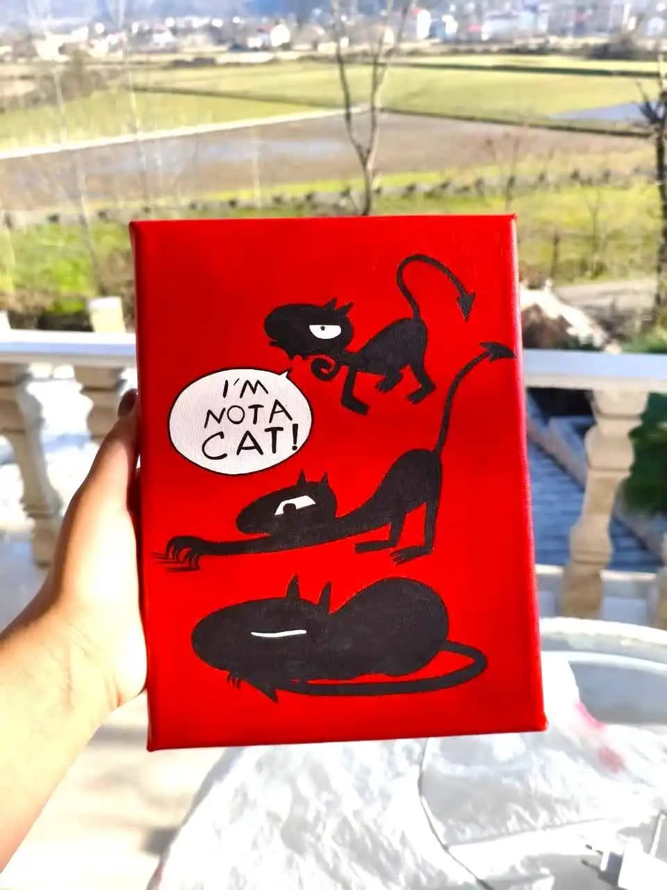 تابلو بوم لوسی طلسم‌شدگان با دیالوگ I’m Not a Cat — تصویر ۲