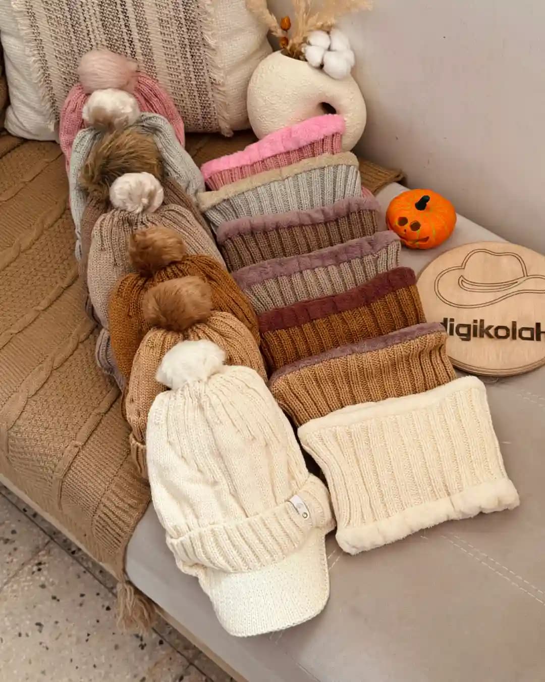شال و کلاه نقابدار پوم دار 180056 — تصویر ۲