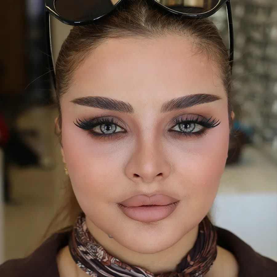 لنز رنگی اورهان گری برند آنجلینا جولی طوسی عسلی با رگه های روشن نقره ای فصلی — تصویر ۱۱