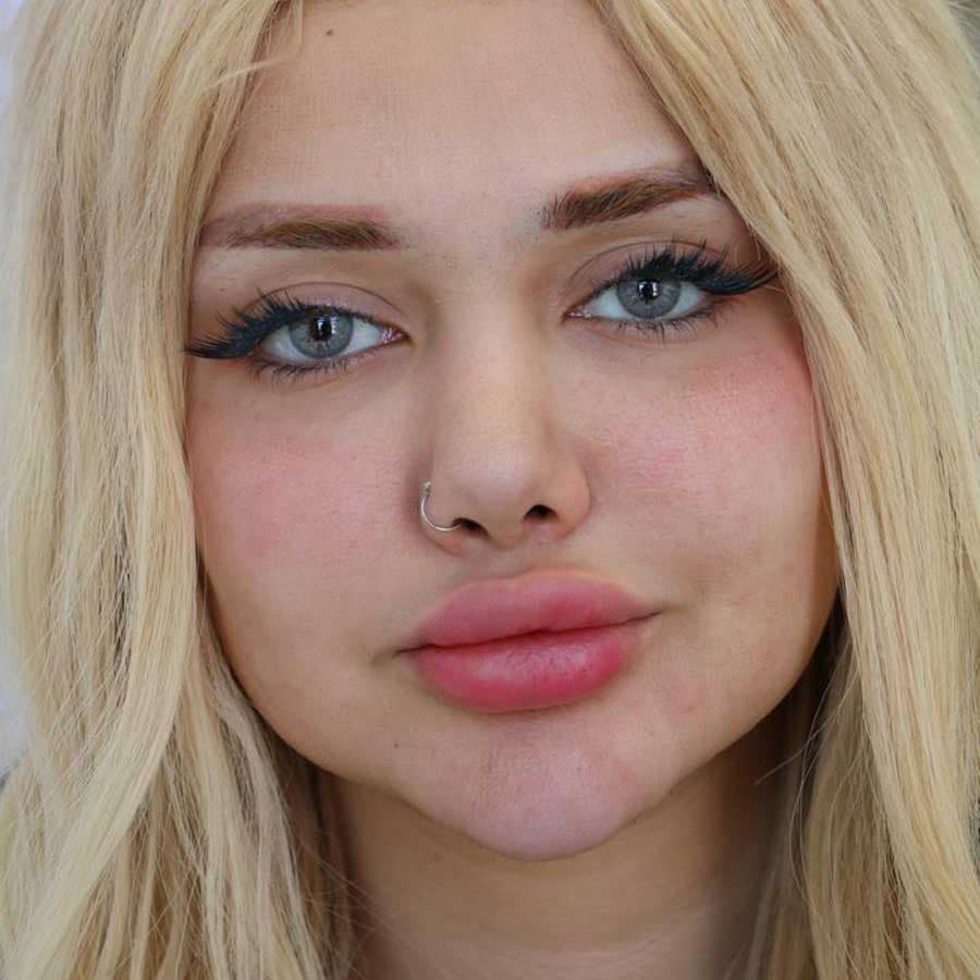 لنز رنگی سلنا طوسی خاکستری دورخفیف هاوایی گری ماهانه — تصویر ۸