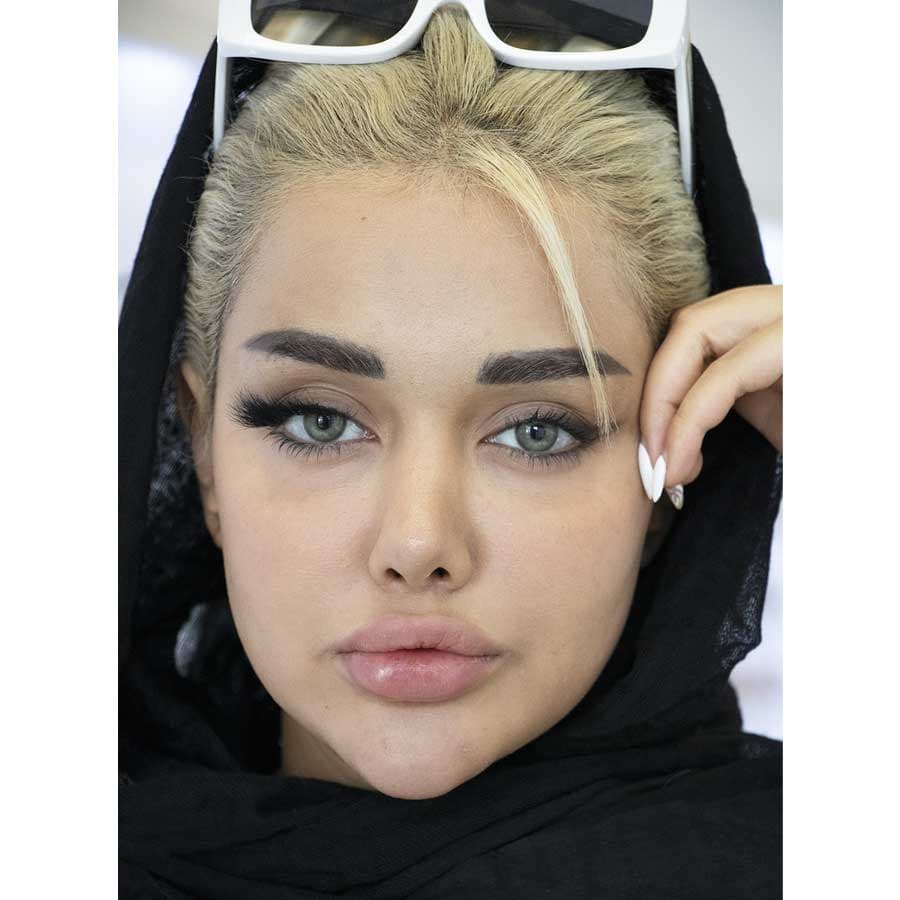 لنز رنگی سلنا سبز طوسی دور محو دیم گری ماهانه — تصویر ۴