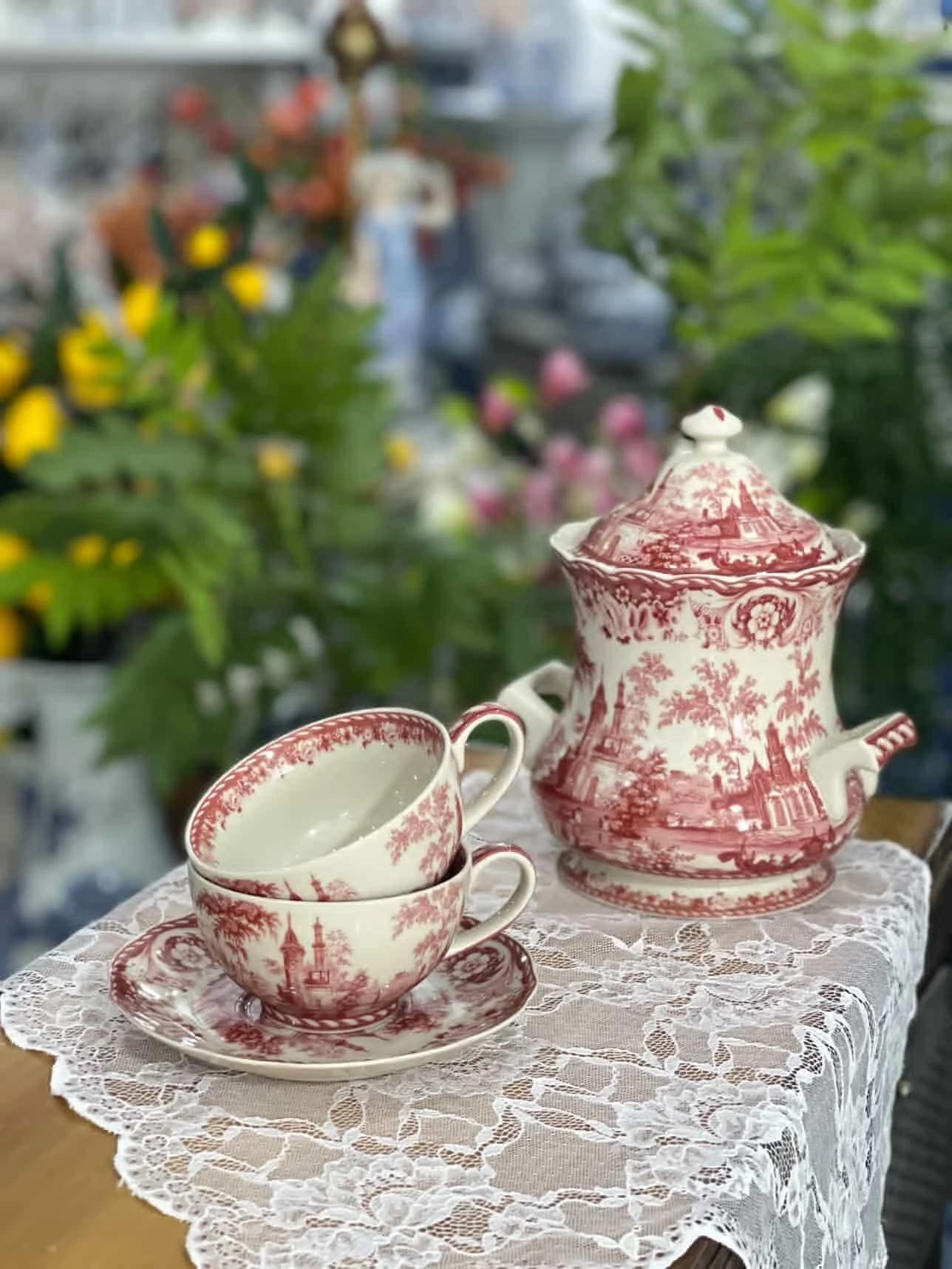 شکلات خوری دسته دار کاخ قرمز انگلیسی — تصویر ۲