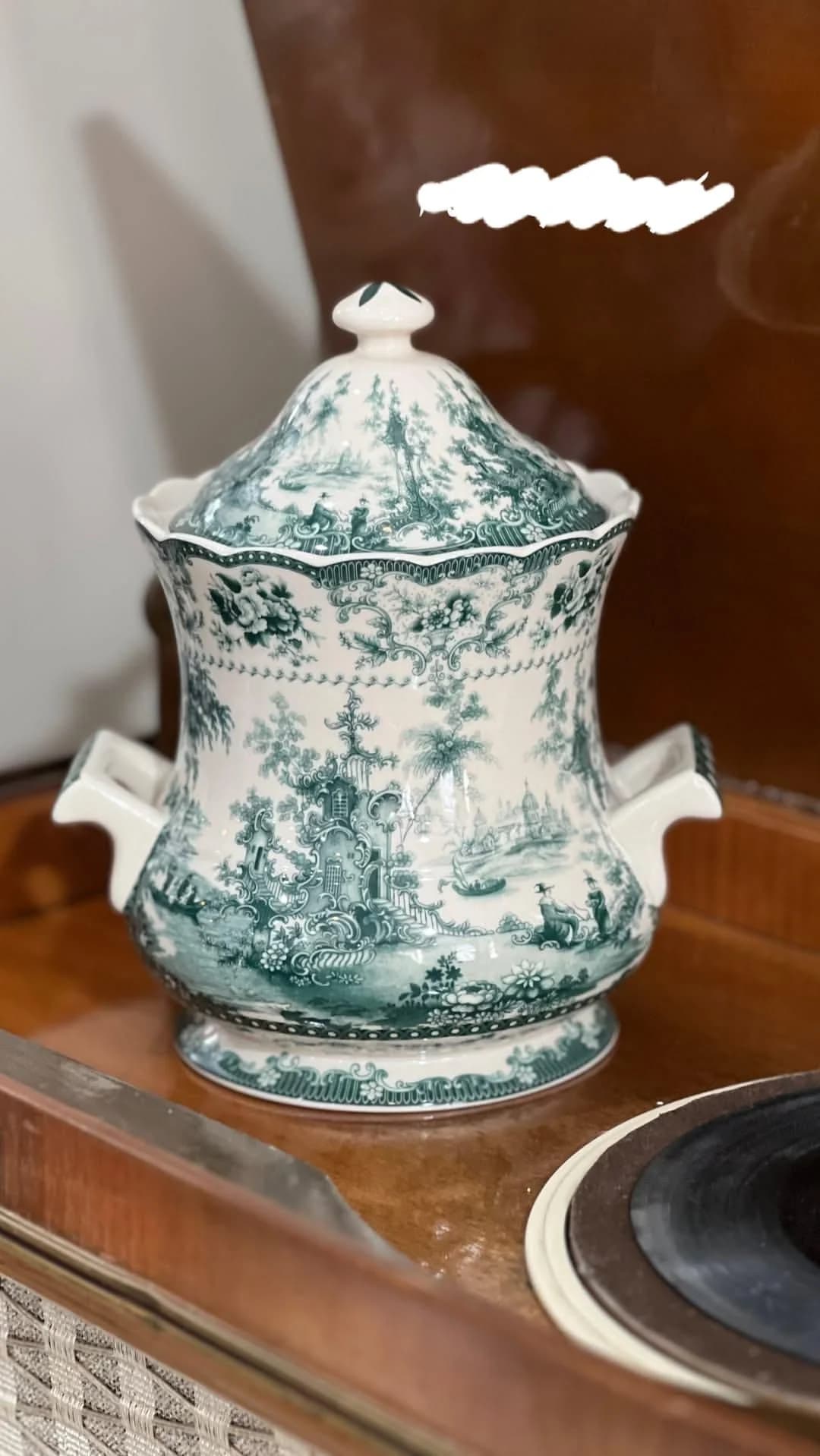 شکلات خوری سبز کاخ انگلیسی