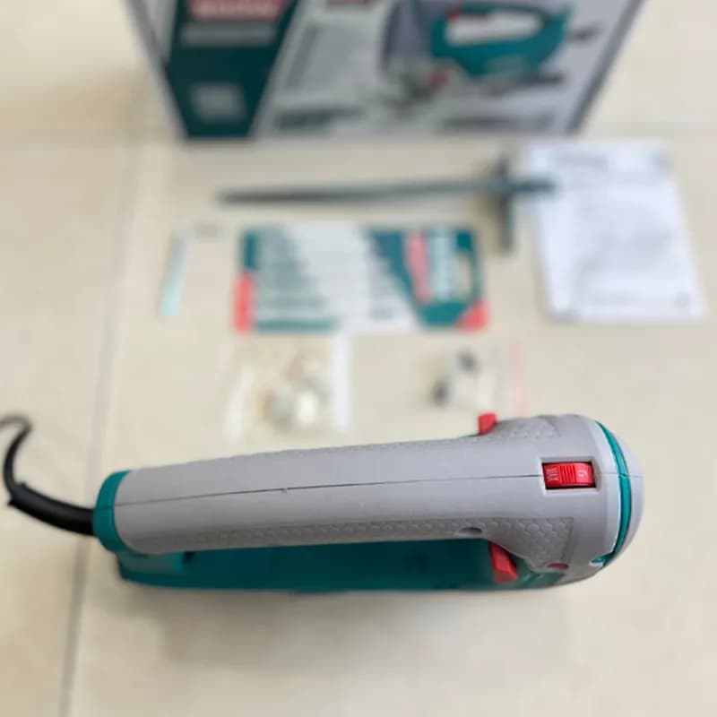 اره عمودبر ۸۰۰ وات توتال مدل TS۲۰۸۱۰۰۶ — تصویر ۲