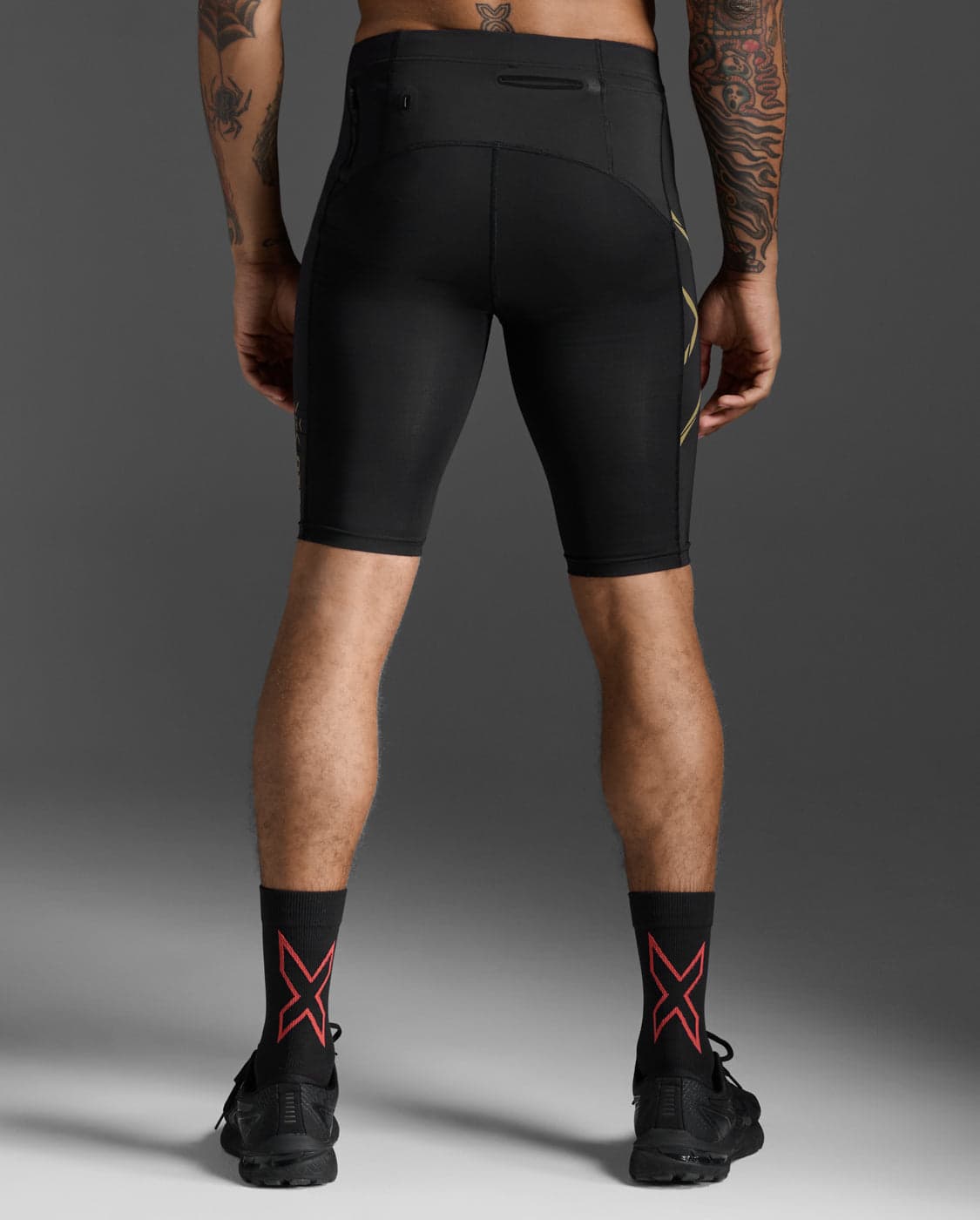شورت ورزشی 2XU مدل Light Speed Compression Shorts (MA5331b) — تصویر ۴