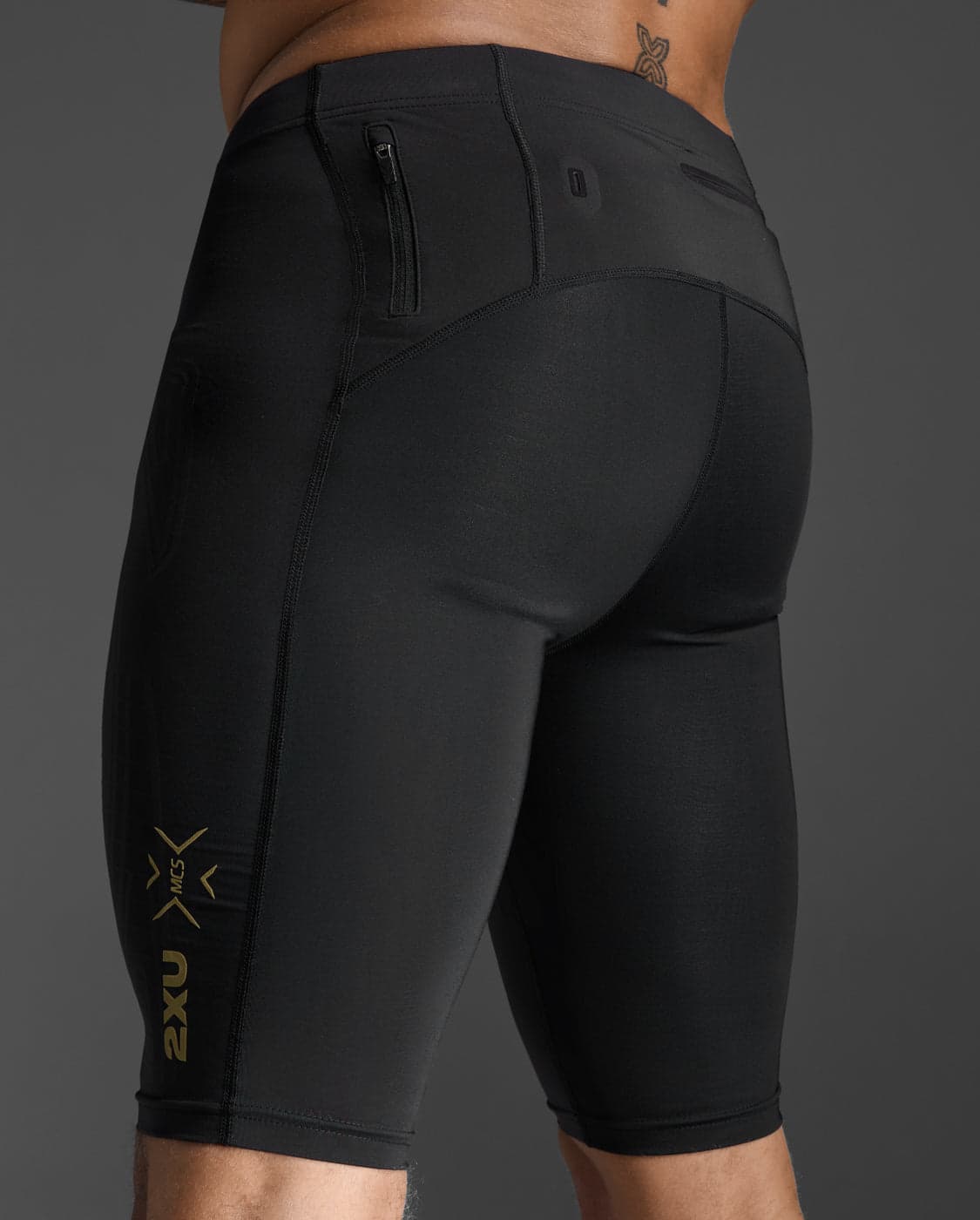 شورت ورزشی 2XU مدل Light Speed Compression Shorts (MA5331b) — تصویر ۷