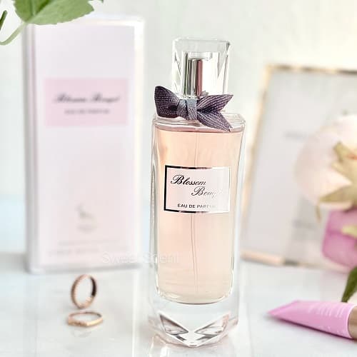 عطر ادکلن زنانه میس دیور بلومینگ بوکت(بوکه)- میس دیور صورتی (سنت میوس) | Miss Dior Blooming Bouquet (Scent Muse) حجم 100 میل (شرکتی) — تصویر ۴
