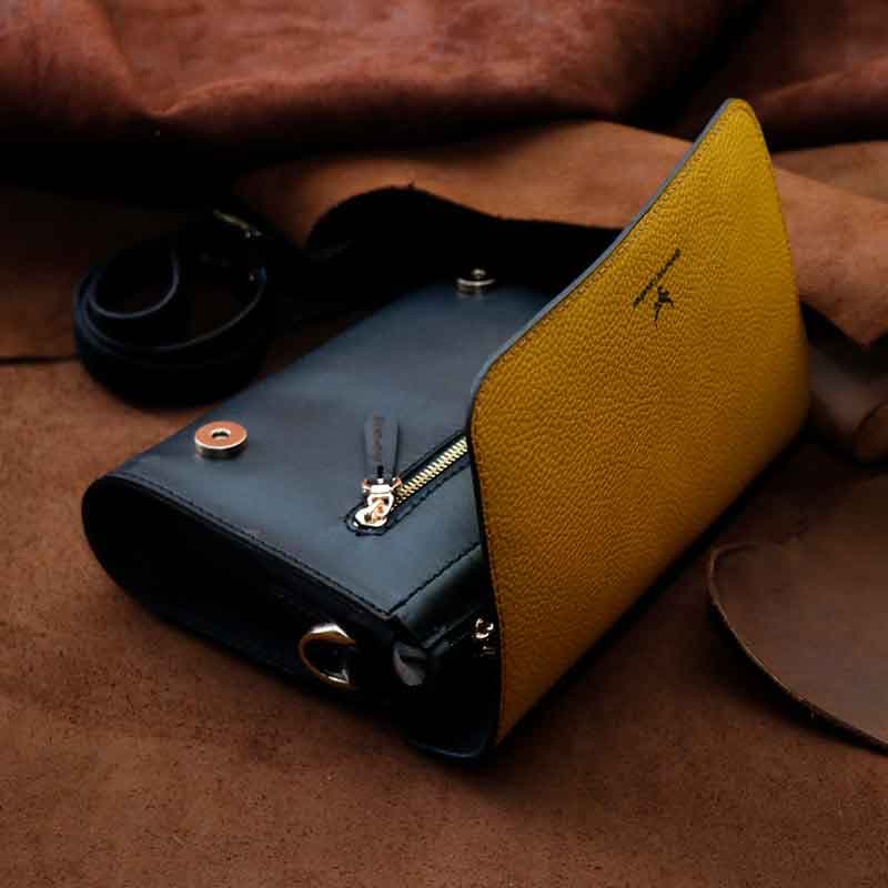 کیف دوشی زنانه چرم بارثاوا مدل 1255 — تصویر ۱۰