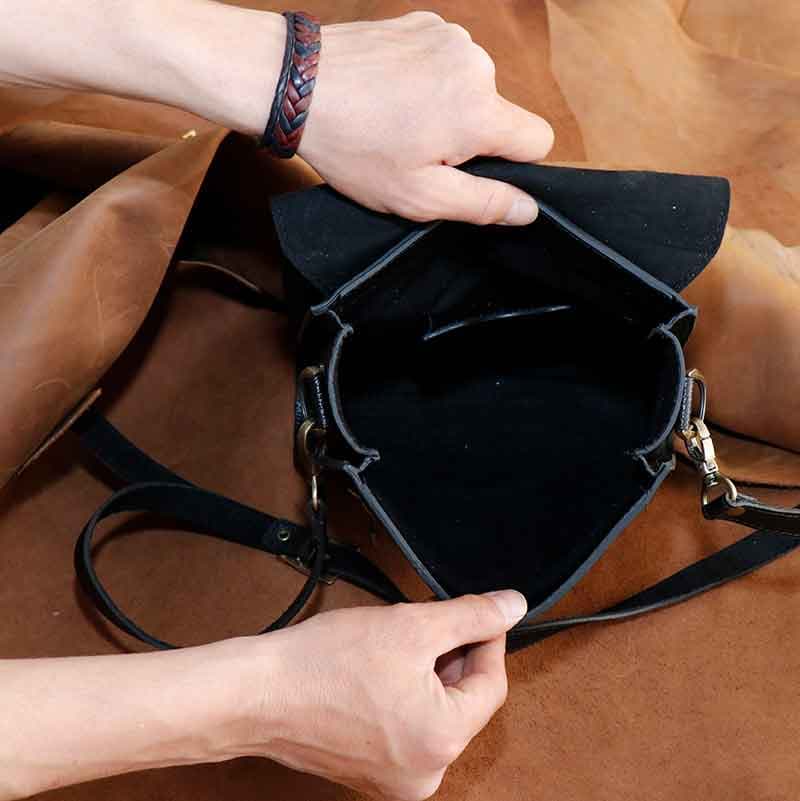 کیف دوشی چرم بارثاوا مدل 1207 — تصویر ۱۰