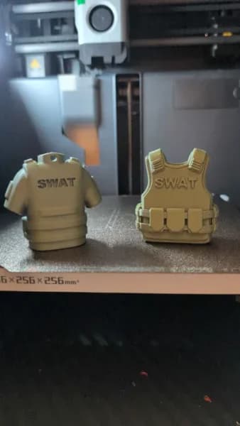 جاکلیدی و آویز جیب تاکتیکال نیروهای ویژه – طرح SWAT | خدمات چاپ سه بعدی سفارشی — تصویر ۴