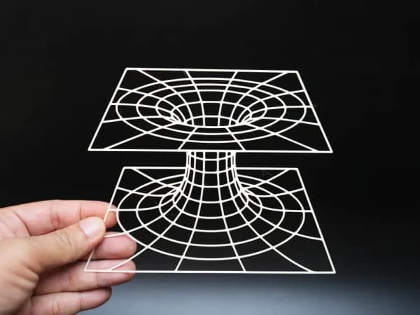 مجسمه هندسی پل اینشتین-روزن (Wormhole) | خدمات چاپ سه بعدی سفارشی