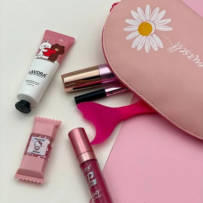 کیف آرایشی چرمی طرح بابونه — تصویر ۵