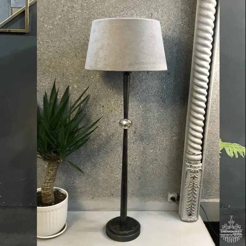 آباژور ایستاده مدرن مدل گوی مشکی کد L1062