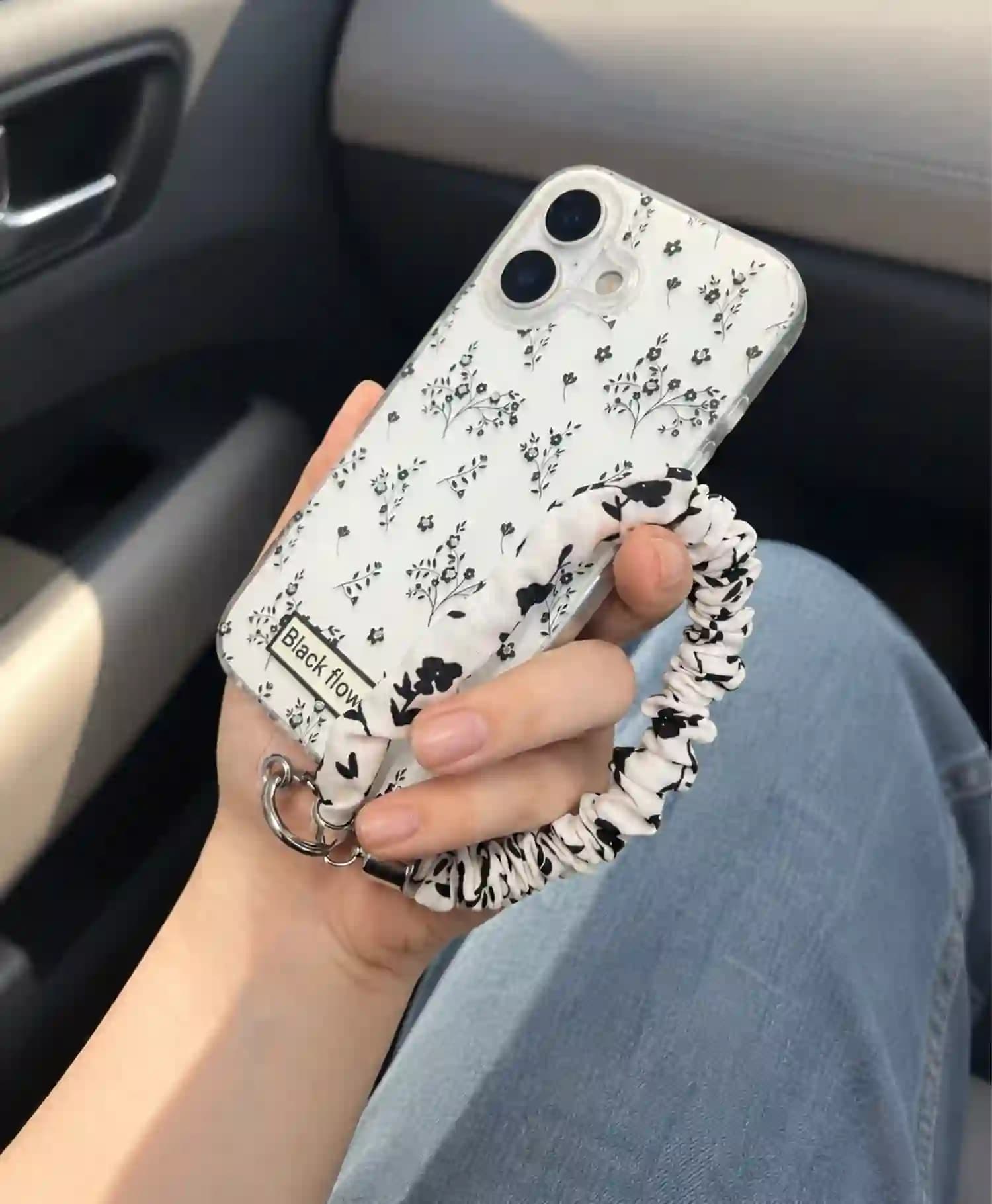 قاب شفاف آویز دار طرح دار گوشی موبایل Iphone 17 — تصویر ۸