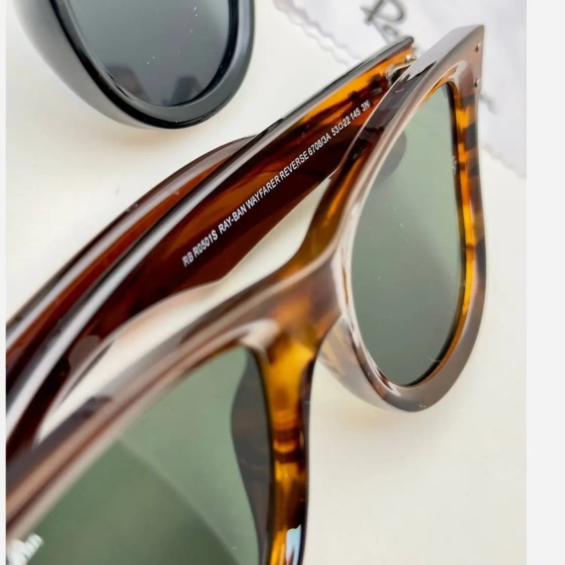 عینک آفتابی ری بن مدل ویفرر ریورس Ray-Ban RBR0502S با فریم کائوچویی و محافظت UV400 — تصویر ۶