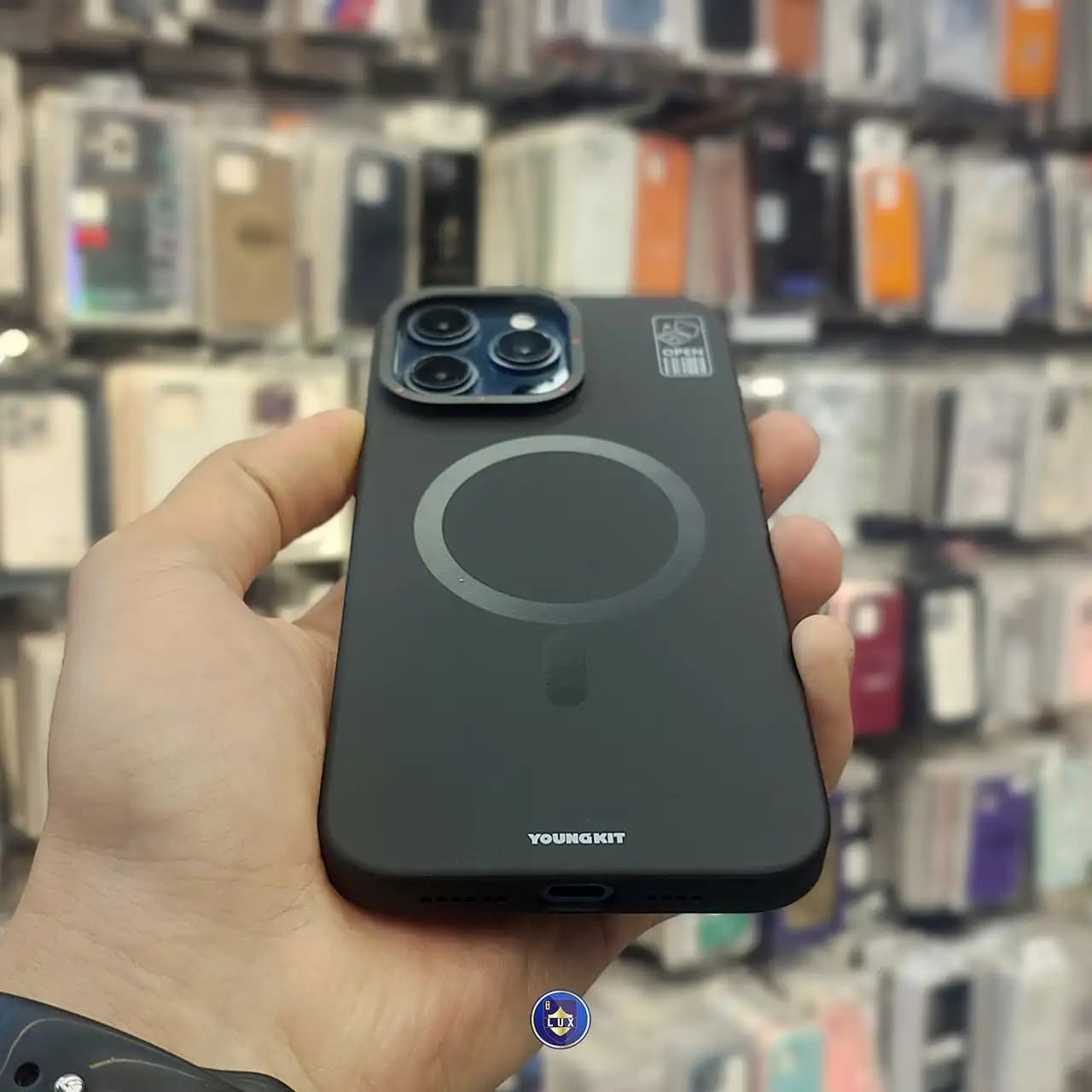 قاب Hermit Magsafe برند یانگ کیت برای iPhone 15 Promax — تصویر ۳