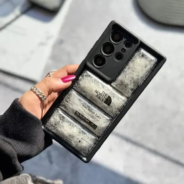 قاب Puffer Ice برند North Face برای IPhone 13 Pro — تصویر ۲