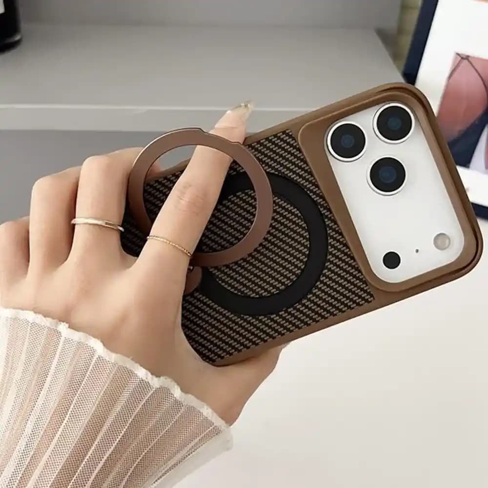 قاب Carbon Fiber استند دار برای IPhone 13/14 — تصویر ۳