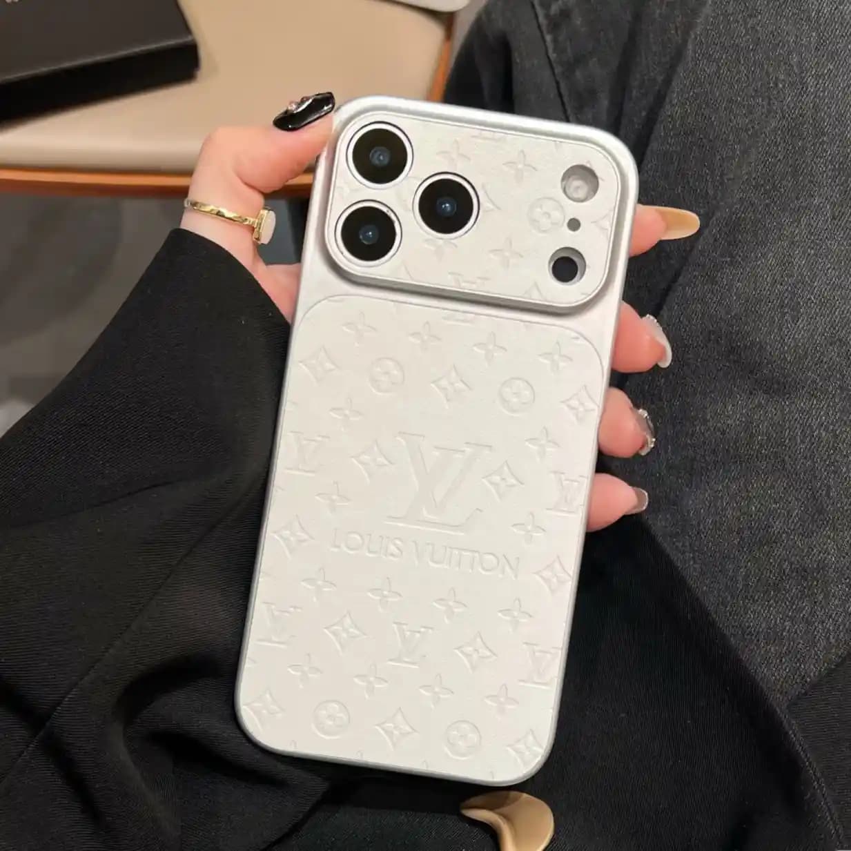 قاب چرمی لویی ویتون مدل Louis vuitton برای iPhone 13 Pro