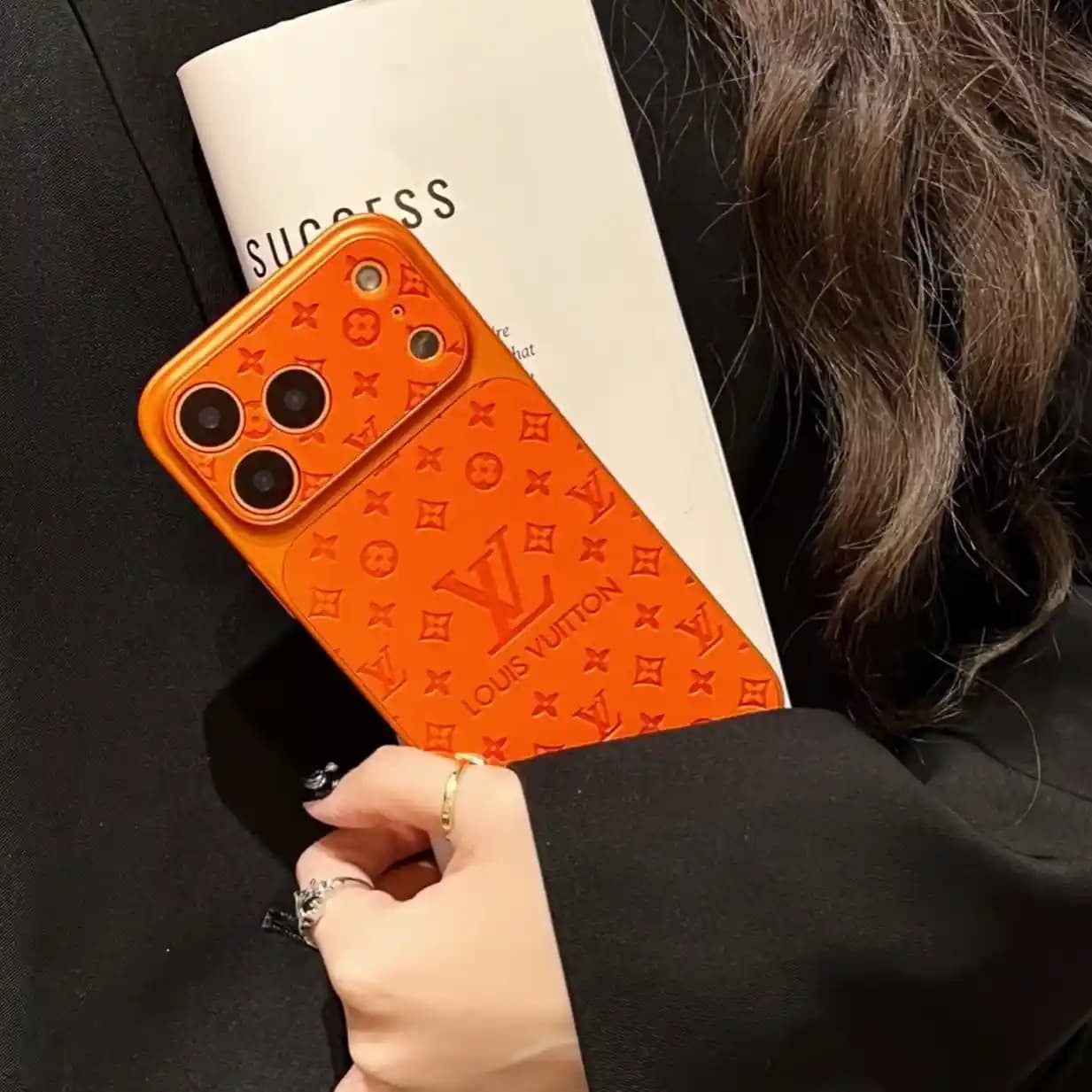 قاب چرمی لویی ویتون مدل Louis vuitton برای iPhone 13 Pro — تصویر ۳