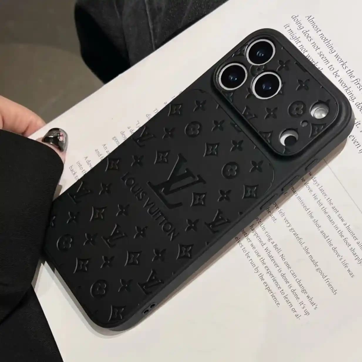 قاب چرمی لویی ویتون مدل Louis vuitton برای iPhone 13 Pro — تصویر ۲