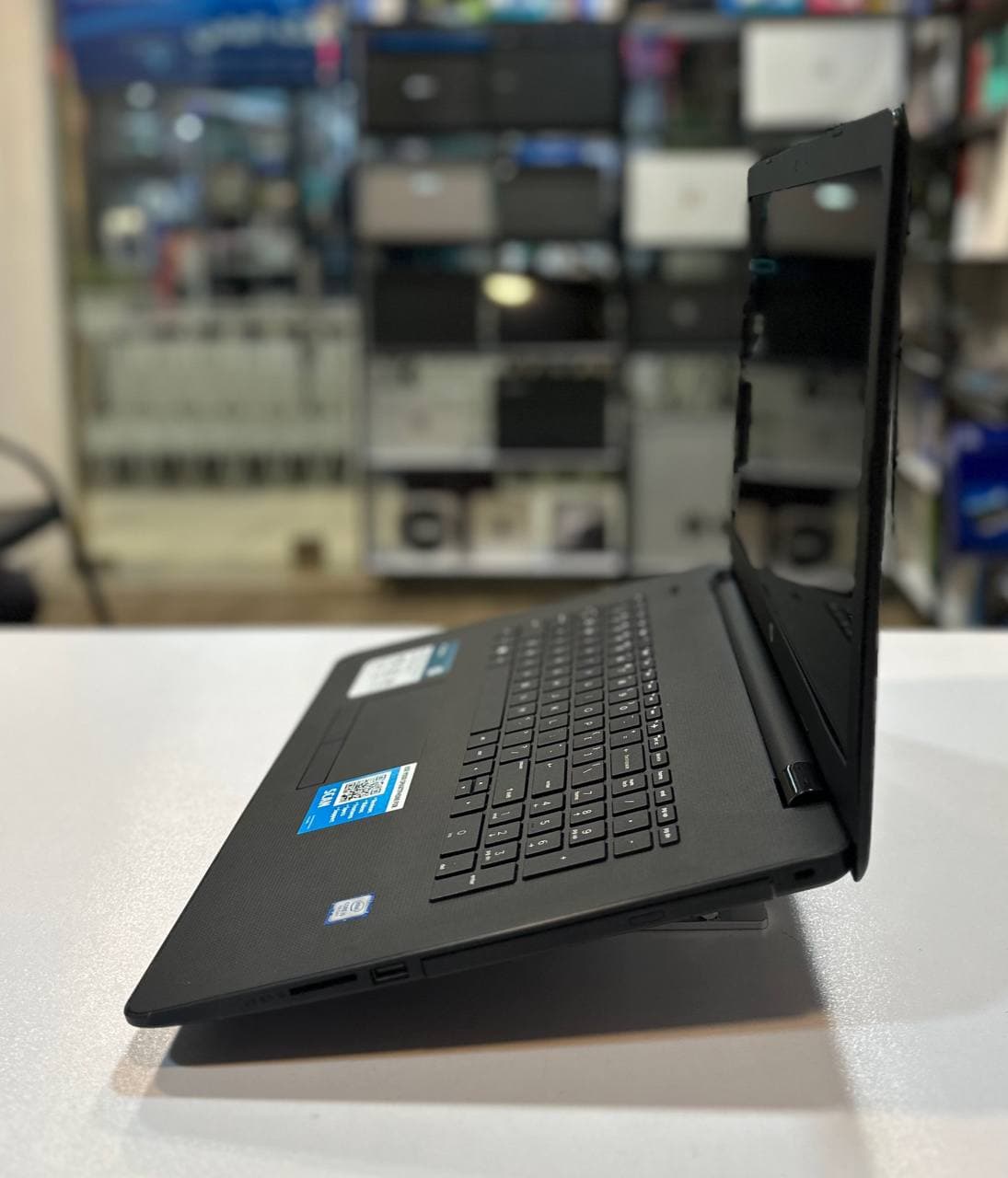 لپ تاپ استوک DELL Latitude 5580 -i5-8GB-256GB-2GB — تصویر ۱۰