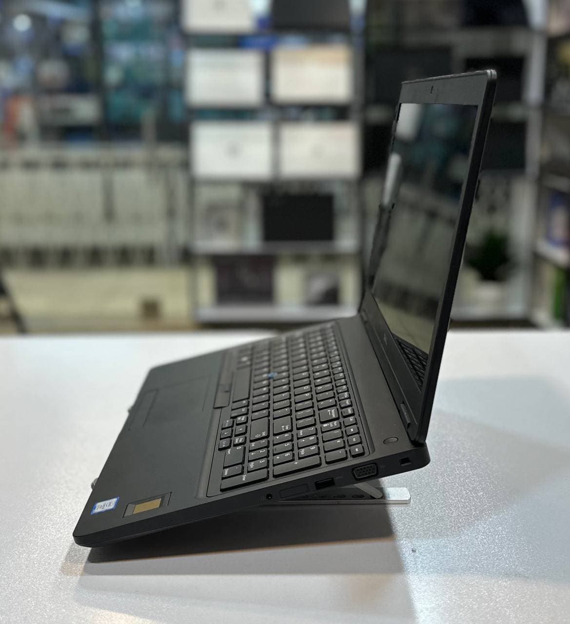 لپ تاپ استوک DELL Latitude 5580 -i5-8GB-256GB-2GB — تصویر ۵