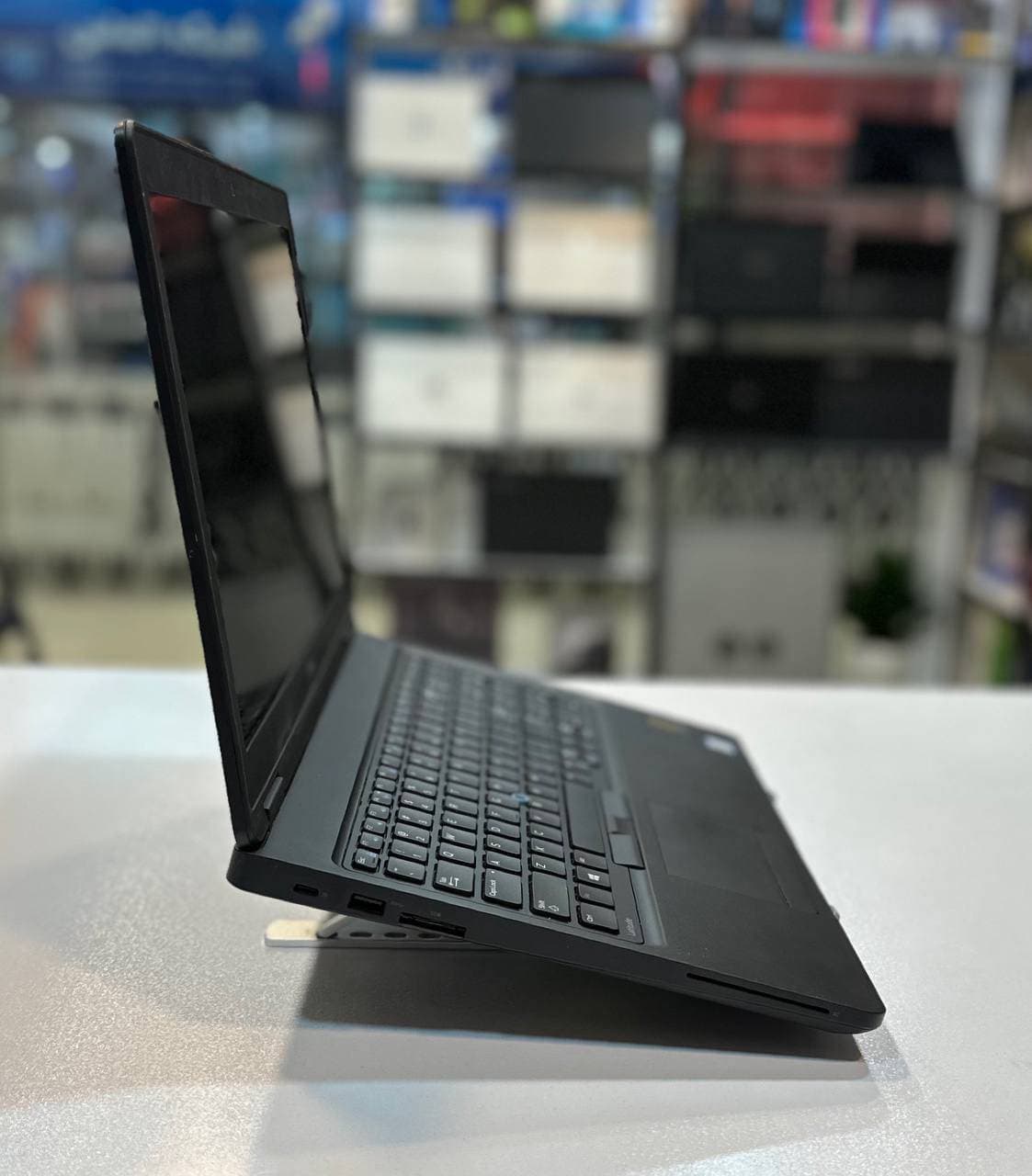 لپ تاپ استوک DELL Latitude 5580 -i5-8GB-256GB-2GB — تصویر ۴