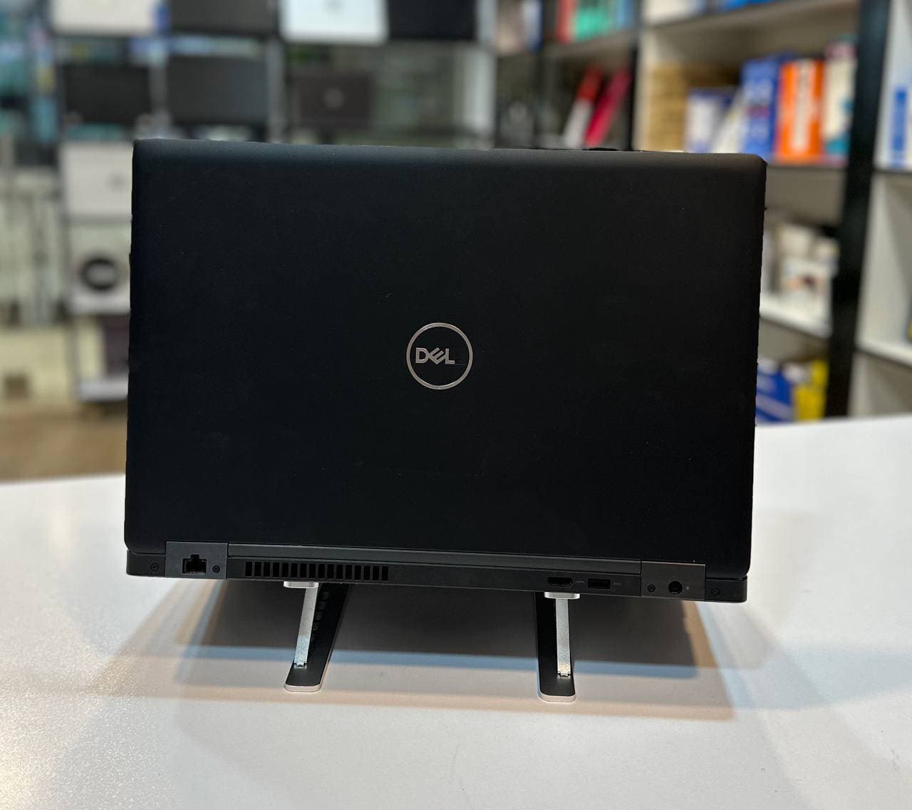لپ تاپ کارکرده DELL LATITUDE 5590 -i5-8GB-256GB-4GB — تصویر ۳