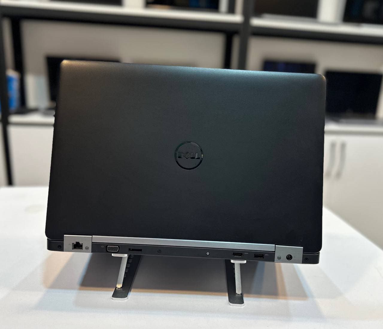 لپ تاپ کارکرده DELL LATITUDE E5570 -i5-8GB-250GB-2GB — تصویر ۱۰
