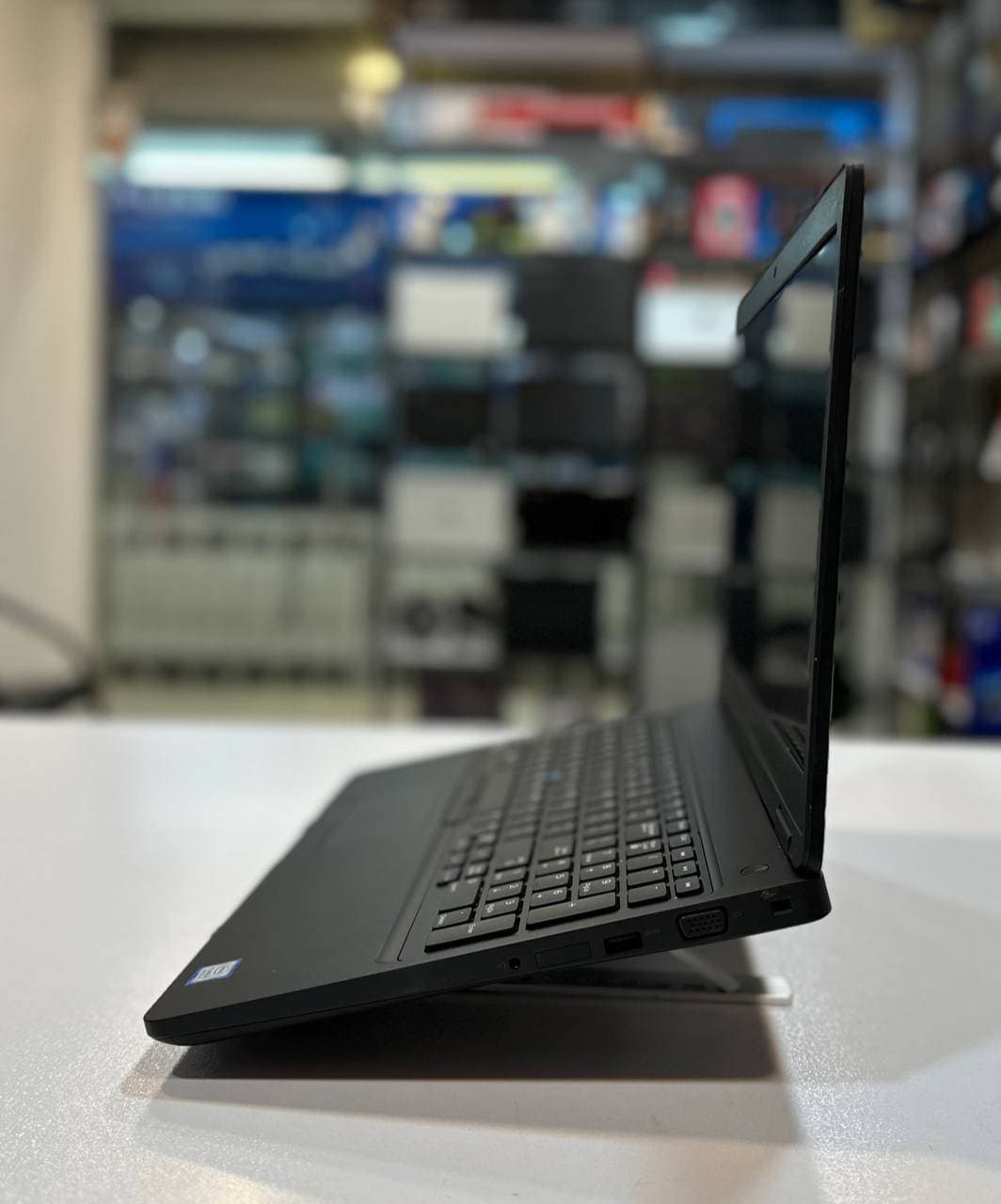 لپ تاپ کارکرده DELL LATITUDE 5580-i5-8GB-256ssd-2gb — تصویر ۱۲