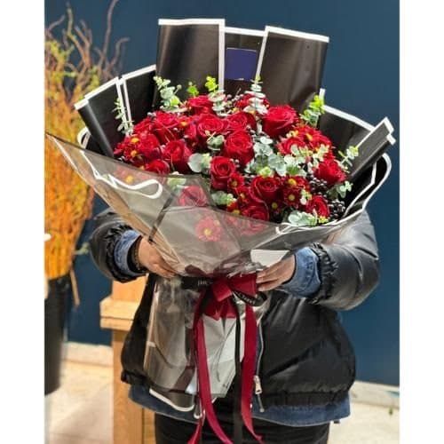 گل و هدیه برای روز زنان در مهندسی pe765 — تصویر ۲