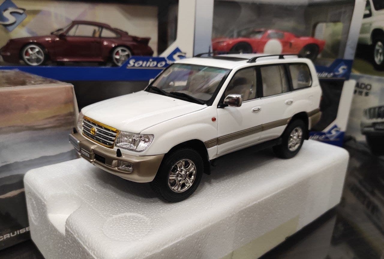 Toyota Land Cruiser LC100 1:18