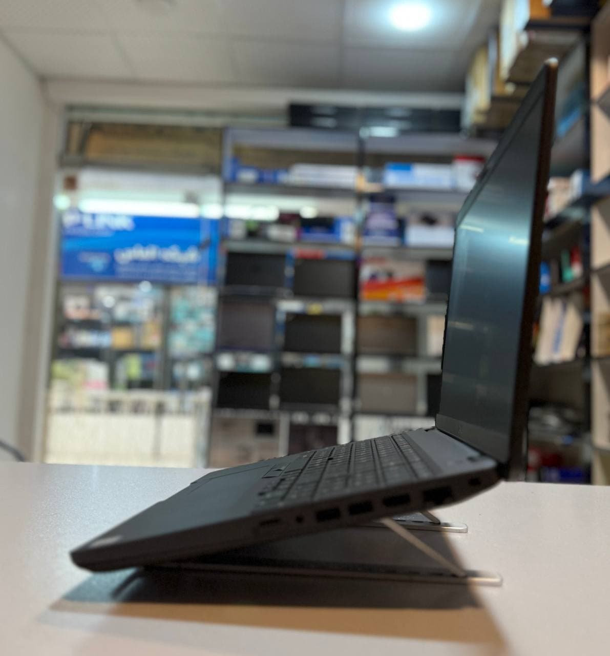 لپ تاپ کارکرده DELL LATITUDE 5501 -i5-8GB-256GB-4GB — تصویر ۶