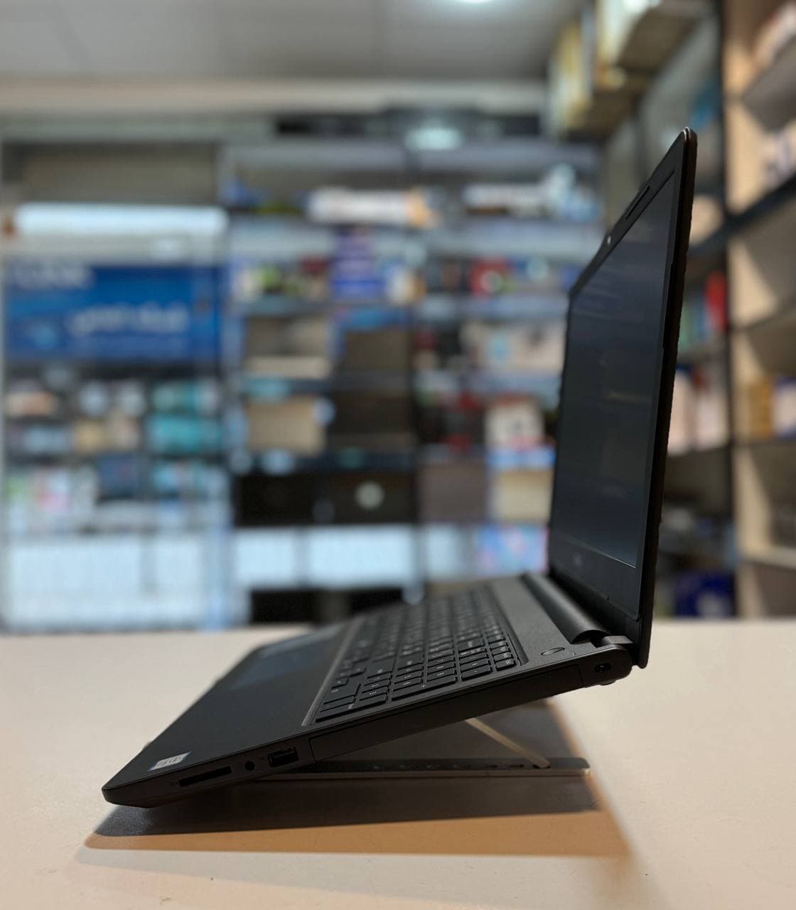 لپ تاپ کارکرده DELL INSPIRON 15 3000 -i3-8GB-256GB-2GB — تصویر ۱۲