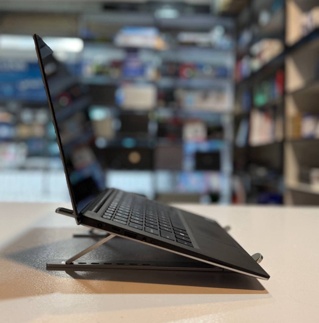 لپ تاپ کارکرده DELL XPS 13 9360 -i7-8GB-256GB-4GB — تصویر ۳