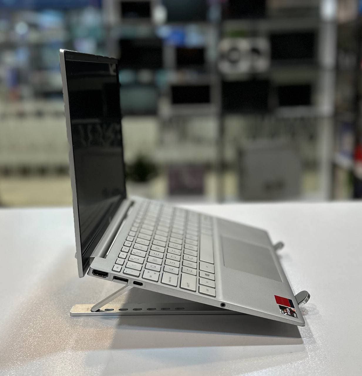 لپ تاپ کارکرده HP PAVILION AERO 13-be0176UA -Ryzen5-8GB-256GB-4GB — تصویر ۱۱